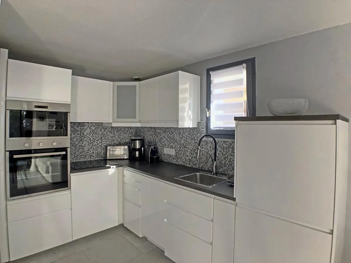 Appartement Spacieux Pour 8 Pers, Piscine, Clim, Parking, Proche Mer Et Centre-Ville - Fr-1-475-72 Saintes-Maries-de-la-Mer 0*,  France